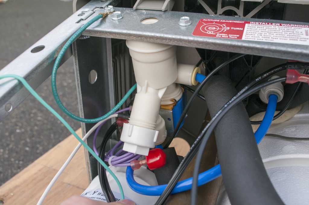 drinking fountain flow regulator